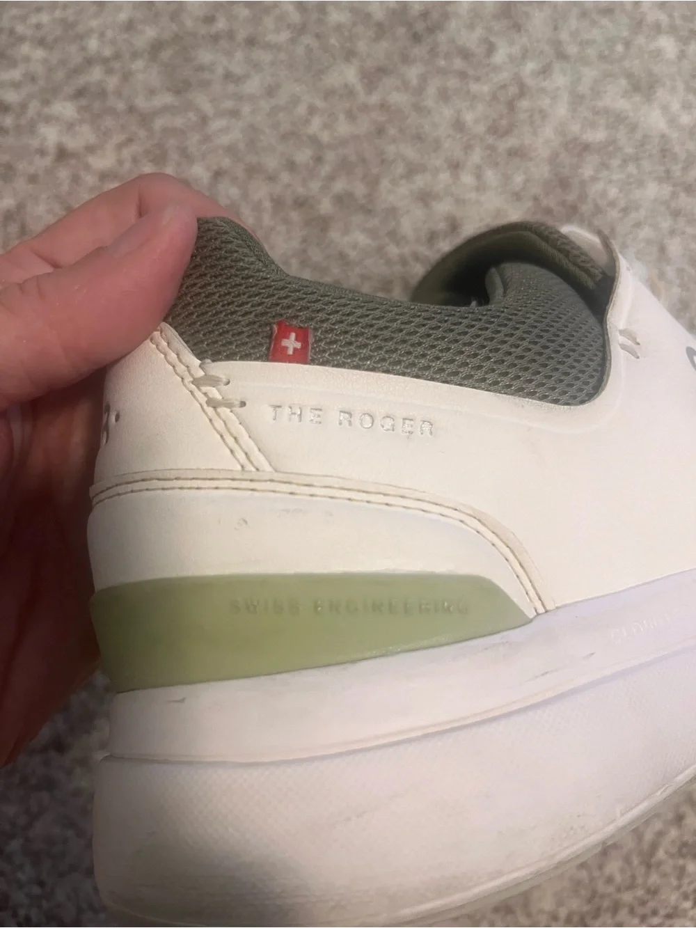 On The Roger Advantage Men’s Size 11 White Olive CloudTec Sneakers